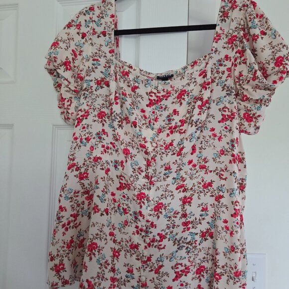 Torrid Peplum Challis Puff Short Sleeve Top - Picture 6 of 6